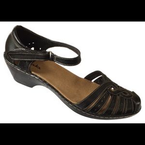 Clarks Sandals Black Leather Ankle Strap Shoes 7M